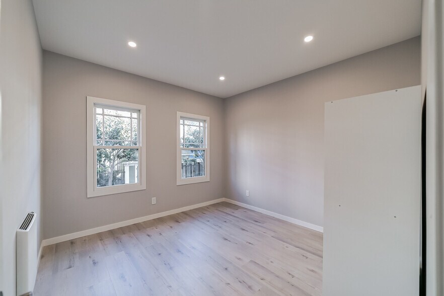 Building Photo - 429 Linden St