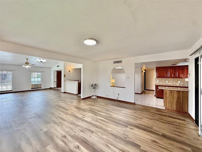 Building Photo - 7111 El Sereno Dr