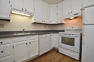 Building Photo - COMING SOON! |  $2,390 / 2 BR - CONVENIENT CASTRO VALLEY LIVING: CONDO WITH GARAGE, STORAGE & PLA...