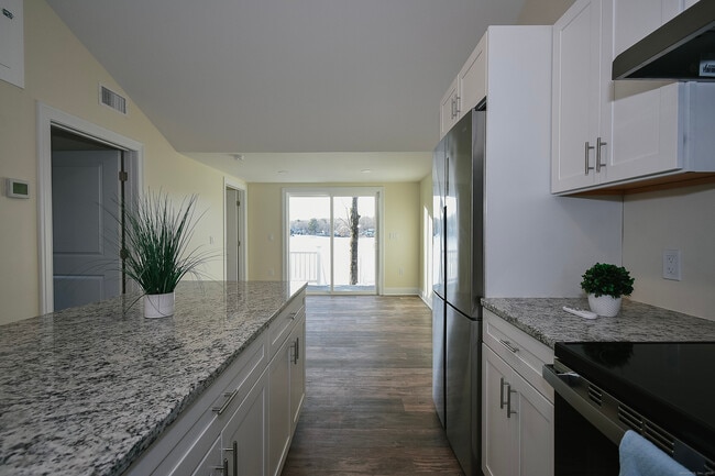 Building Photo - 42 Eastview Rd