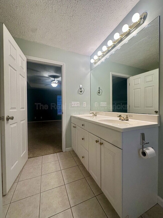 Building Photo - 695 Prater Rd