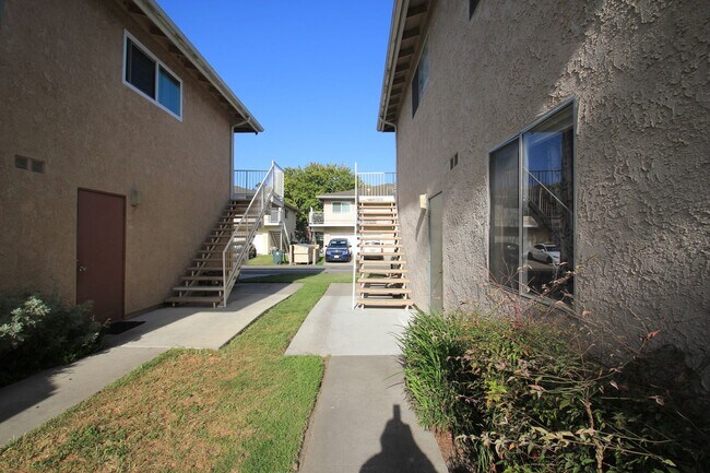 Building Photo - 2596 Sextant Ave