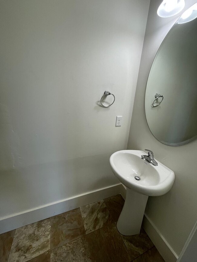 Building Photo - 3 Bedroom 3 Bath House In Mount Wolf