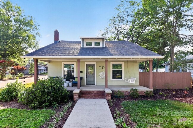 Building Photo - 204 E McNeely Ave