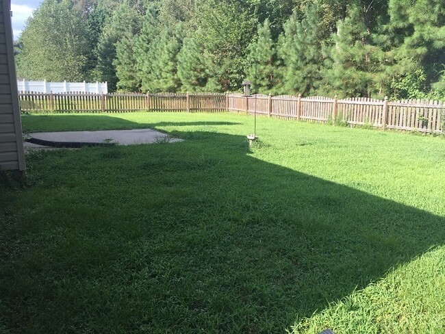 Building Photo - Living the RANCH Life with fenced back yar...