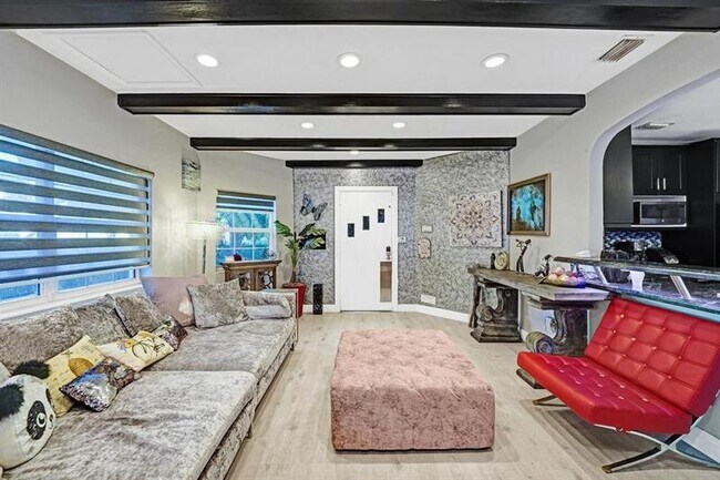 Building Photo - 2000 Jackson St