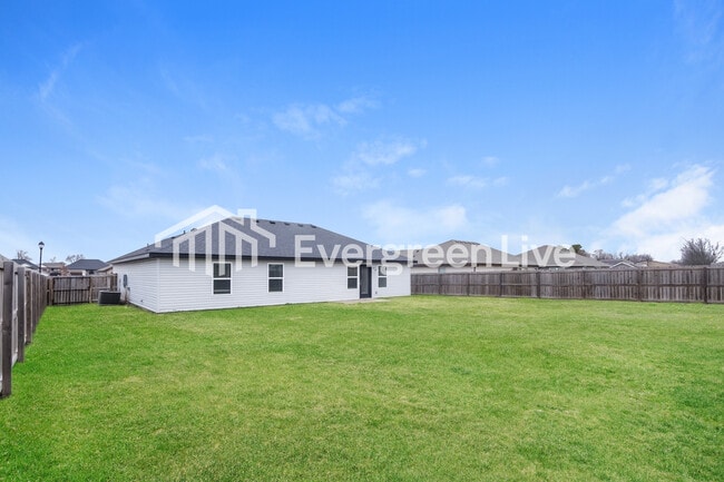 Building Photo - 428 N Wyandotte St