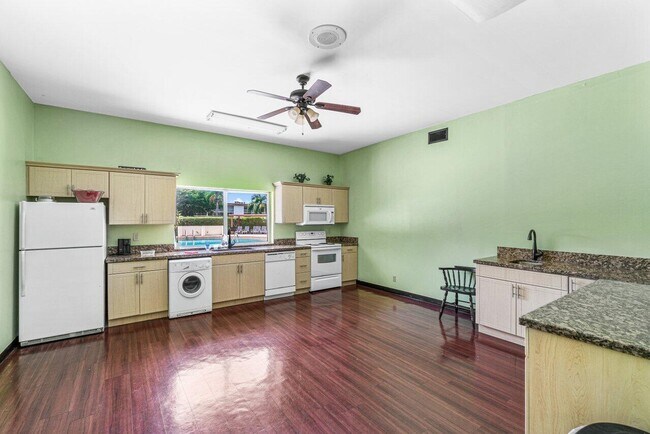 Building Photo - 2000 Springdale Blvd