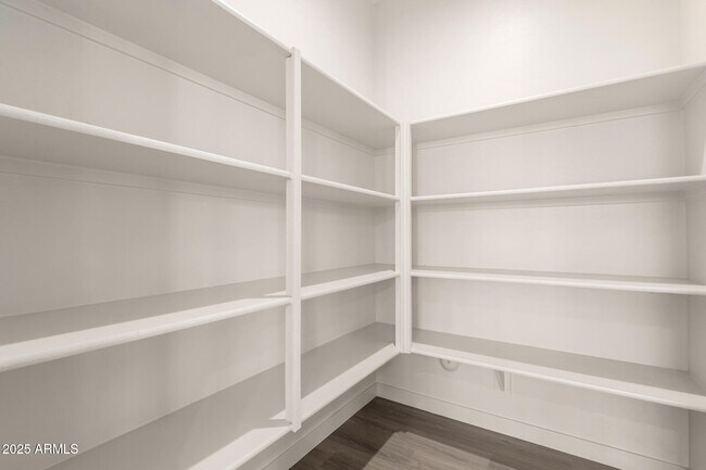 Building Photo - 1531 W Sierra Vista Dr