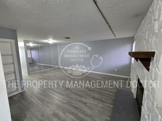 Building Photo - MOVE IN SPECIAL - 4BR/2.5BA Tampa Home | Dual Kitchen Areas, Private Bedroom & Fresh Updates