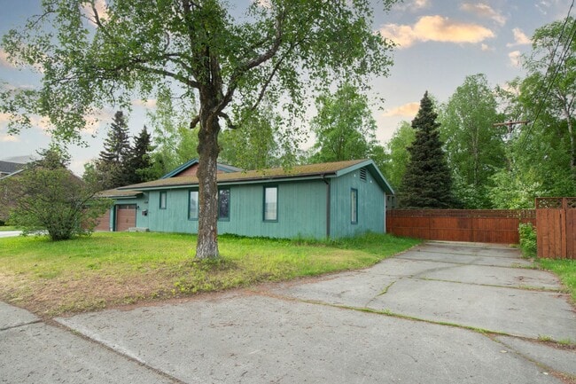 Building Photo - 1324 Zarvis Pl