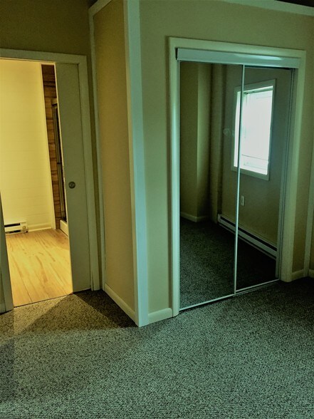 Bedroom/Bath - 127 S York Rd