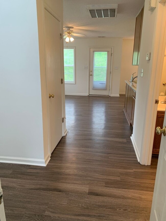 Building Photo - 113 Springwood Ln