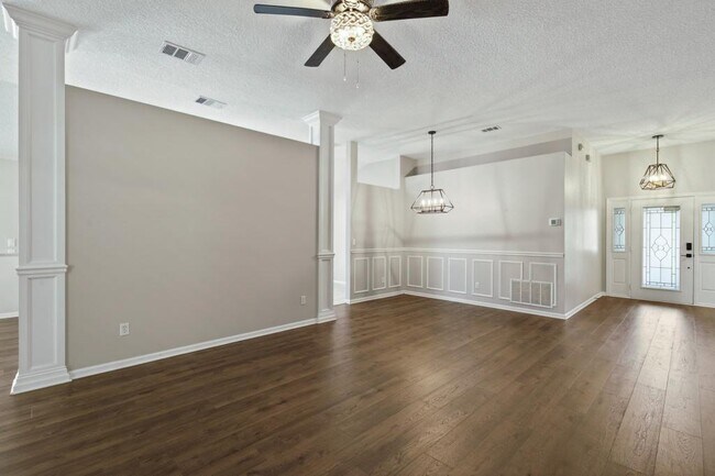 Building Photo - 1727 Canopy Oaks Dr