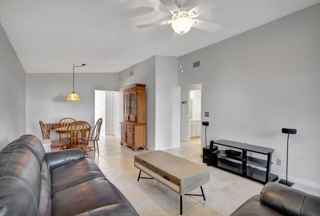 Building Photo - 8182 SE Villa Way