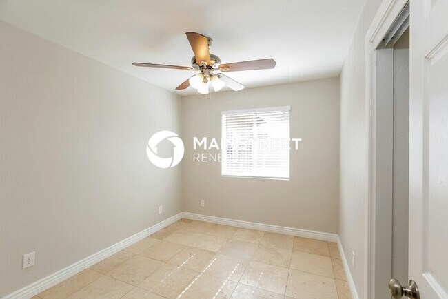 Building Photo - 4 Bedroom Pet-Friendly Home in Phoenix, AZ...
