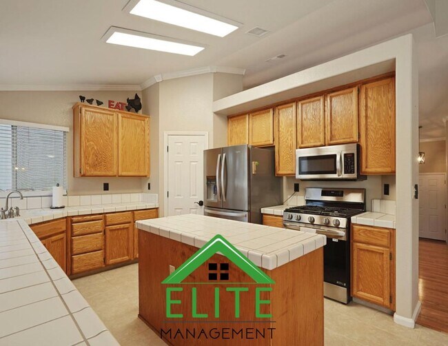 Building Photo - Spacious 4-Bedroom, 3-Bath Home in Desirab...
