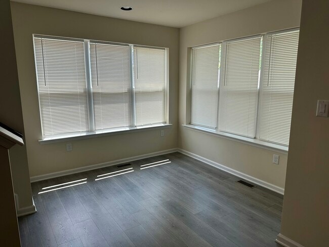 Building Photo - 124 High Pointe Dr