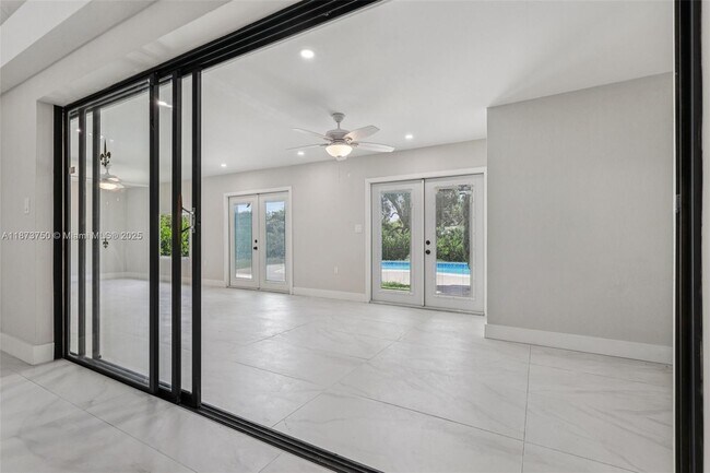 Building Photo - 20 W Tropical Way
