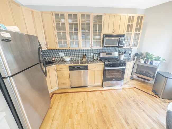 Primary Photo - 100 Hampshire St