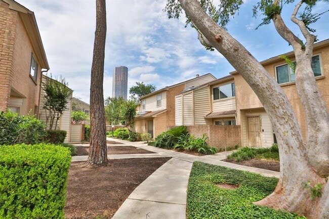 Building Photo - 2050 Augusta Dr