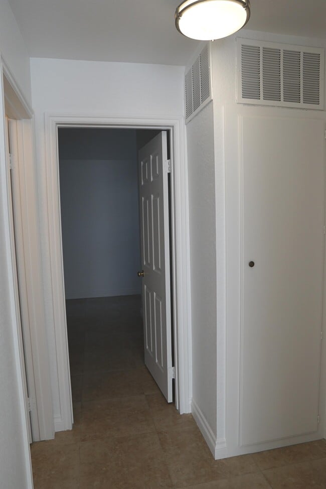 Building Photo - 43917 Cll Las Brisas W