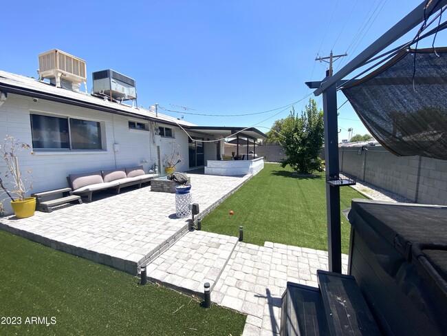 Building Photo - 4627 W Rose Ln