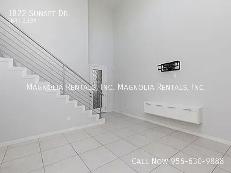 Building Photo - 1822 Sunset Dr