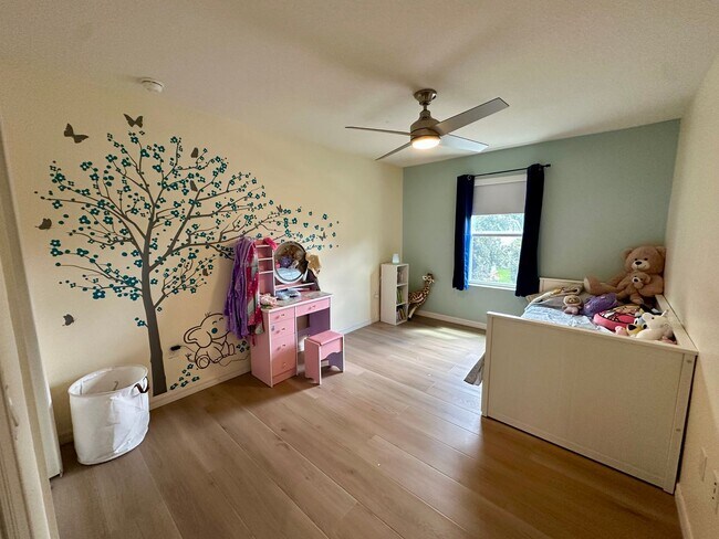 Building Photo - Discover the Charm of This Stunning 4-Bedr...