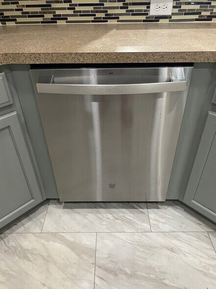 Dishwasher - 785 Oakleaf Plantation Pky