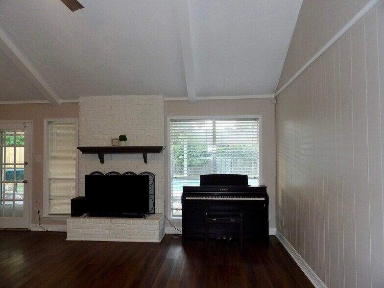 Building Photo - 13711 Oleoke Ln