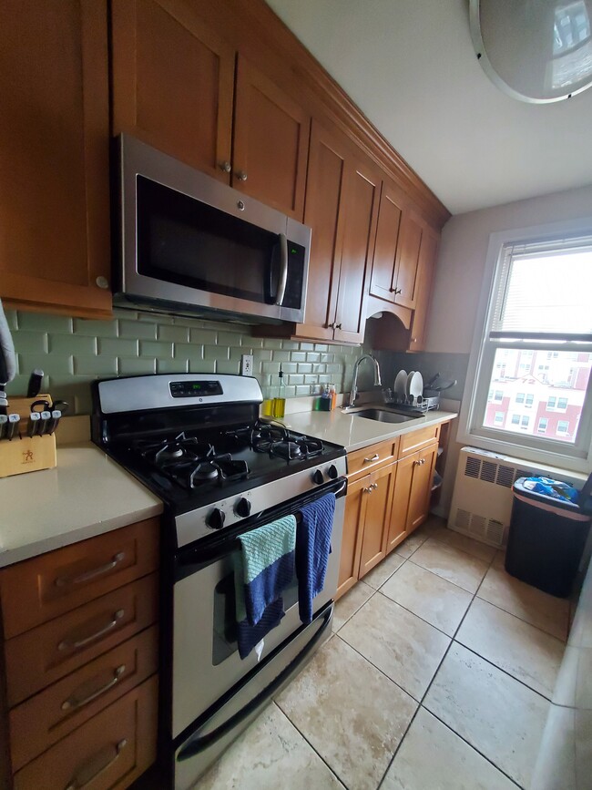 Kitchen - 700 Summer St