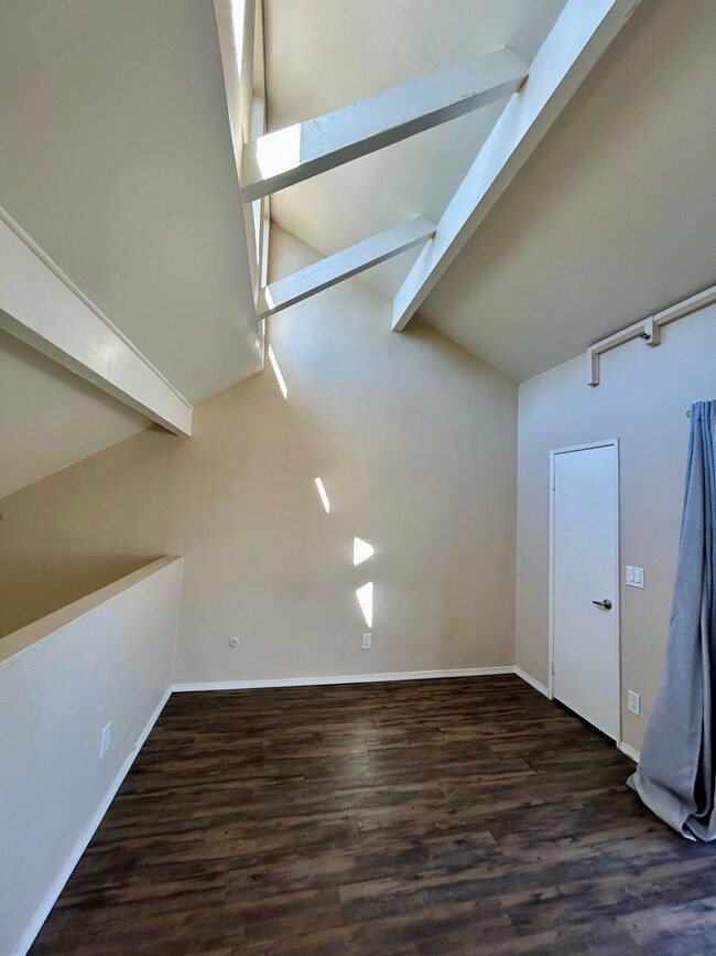 Building Photo - 1 Bed, 1 Bath Loft Condo in La Mesa!