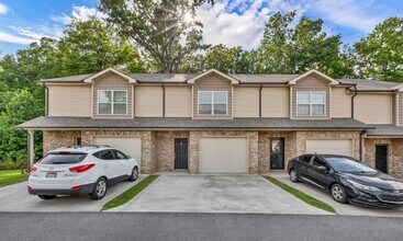 Building Photo - Exit 11 Sango!! Perfect Nashville Commuter...