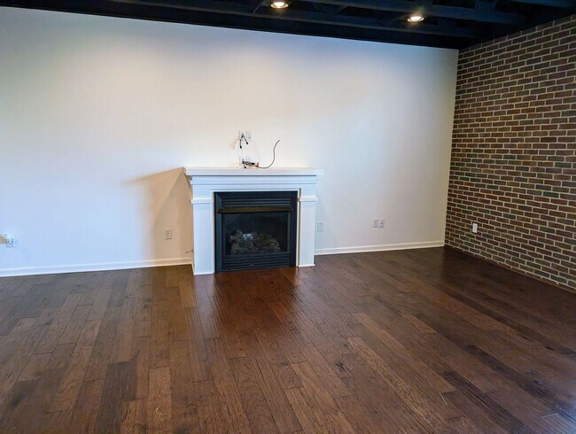 Building Photo - AVAILABLE NOW! Luxurious and Modern 3-4 Be...