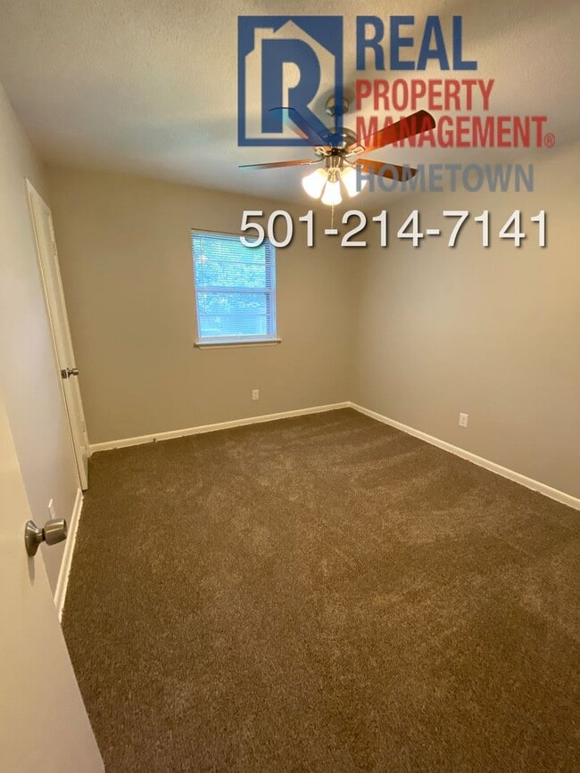 Building Photo - 501 Pamela Dr