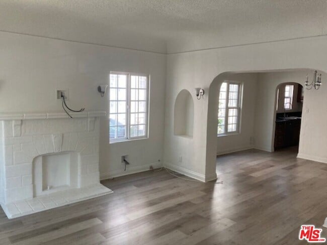 Building Photo - 440 N Orange Grove Ave