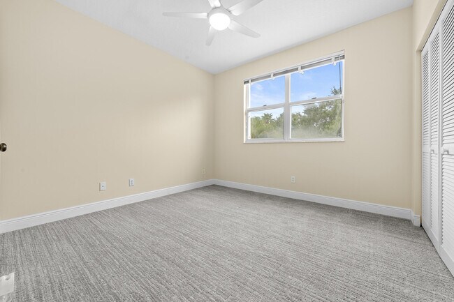 Building Photo - 3033 SE Brierwood Pl