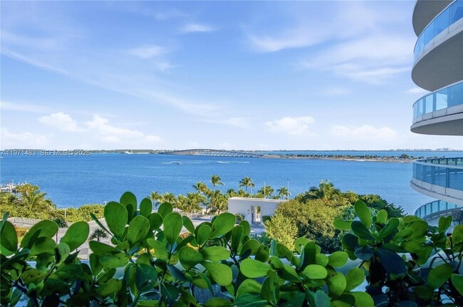 Building Photo - 2127 Brickell Ave