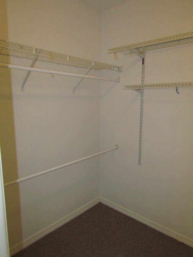 Building Photo - 2624 Valencia Dr