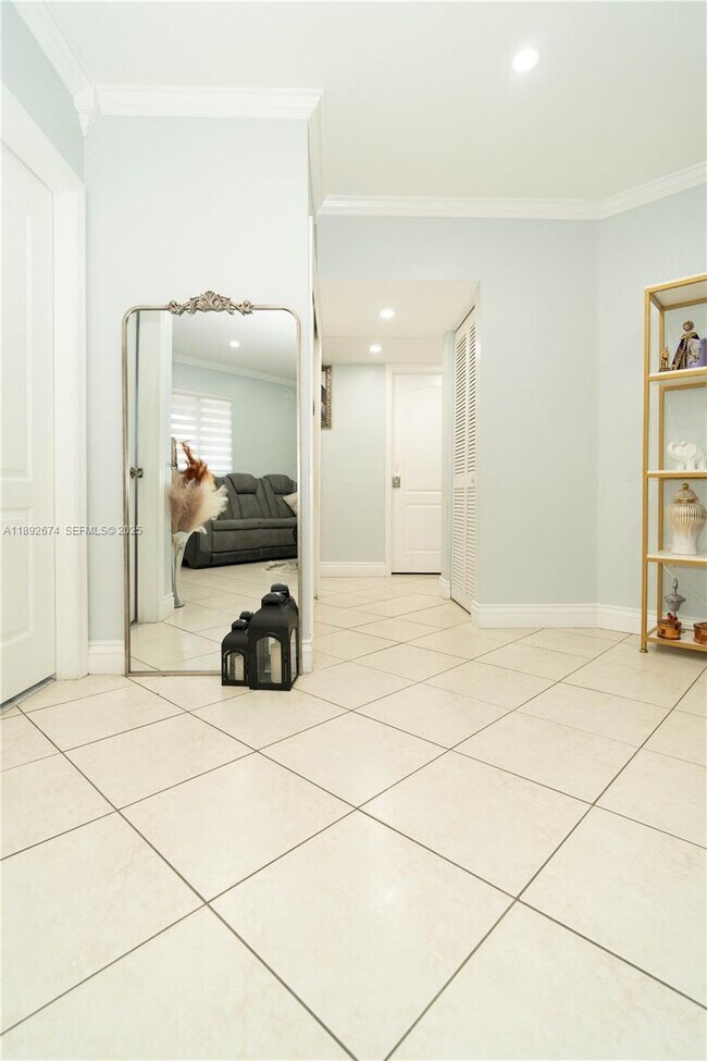 Building Photo - 298 E 3rd St