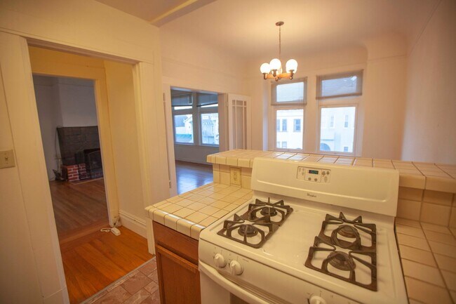 Building Photo - 128