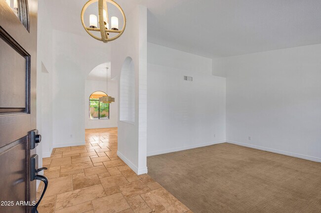 Building Photo - 5903 E Paradise Ln