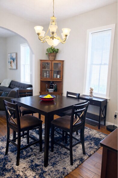 Building Photo - 722 Broadway Blvd SE