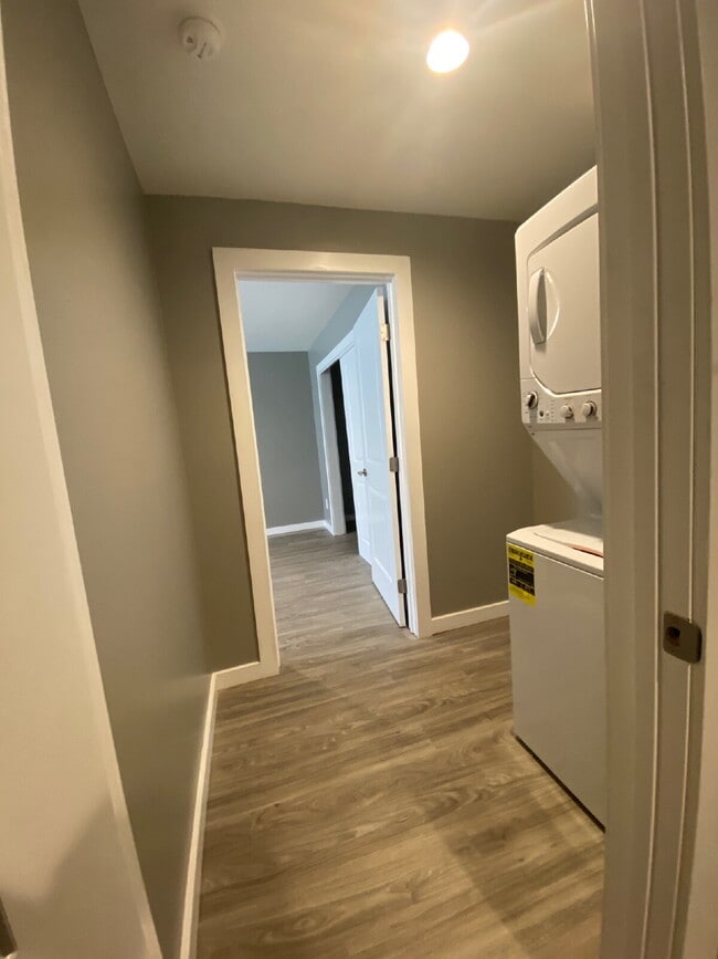 Building Photo - 7132 47th Ave SW