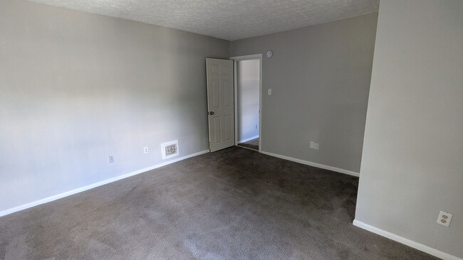 Building Photo - 498 Gage St