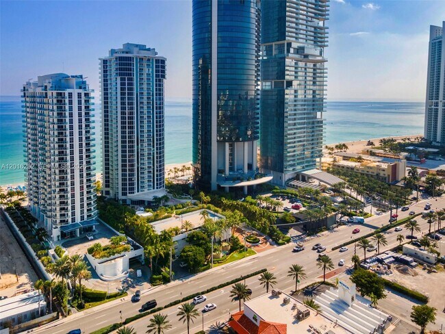 Building Photo - 18671 Collins Ave