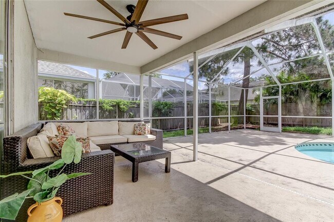 Building Photo - 9401 Woodbay Dr