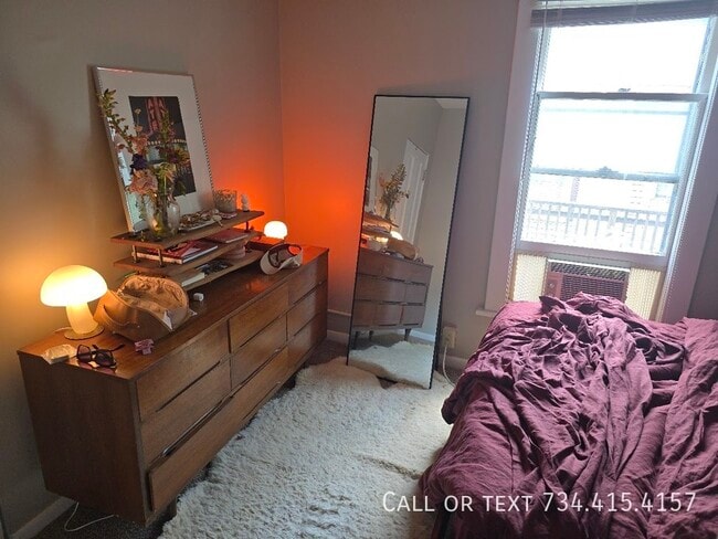 Building Photo - 110 E Summit-