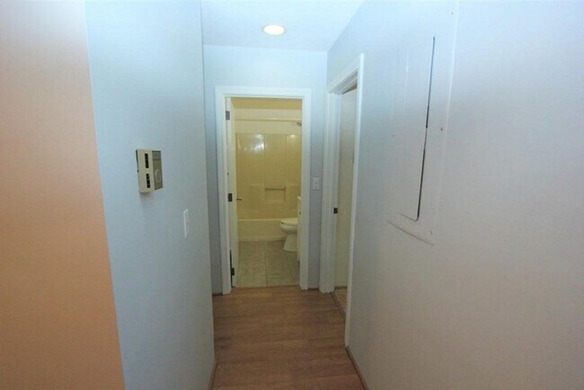 Building Photo - 76 Highwood Dr